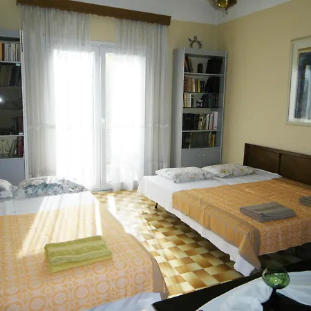 Nafsika Holiday home *