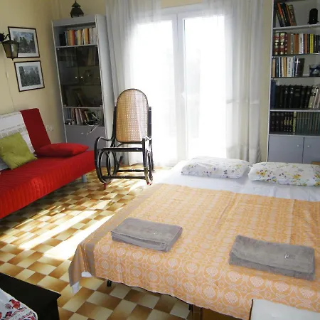 Nafsika Holiday home *